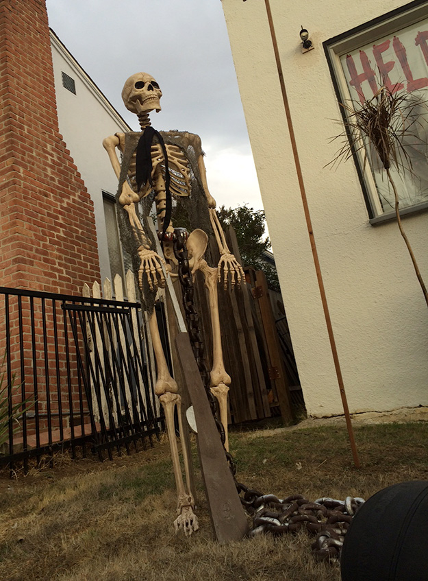 halloween, oakland halloween, haunted house, skeleton